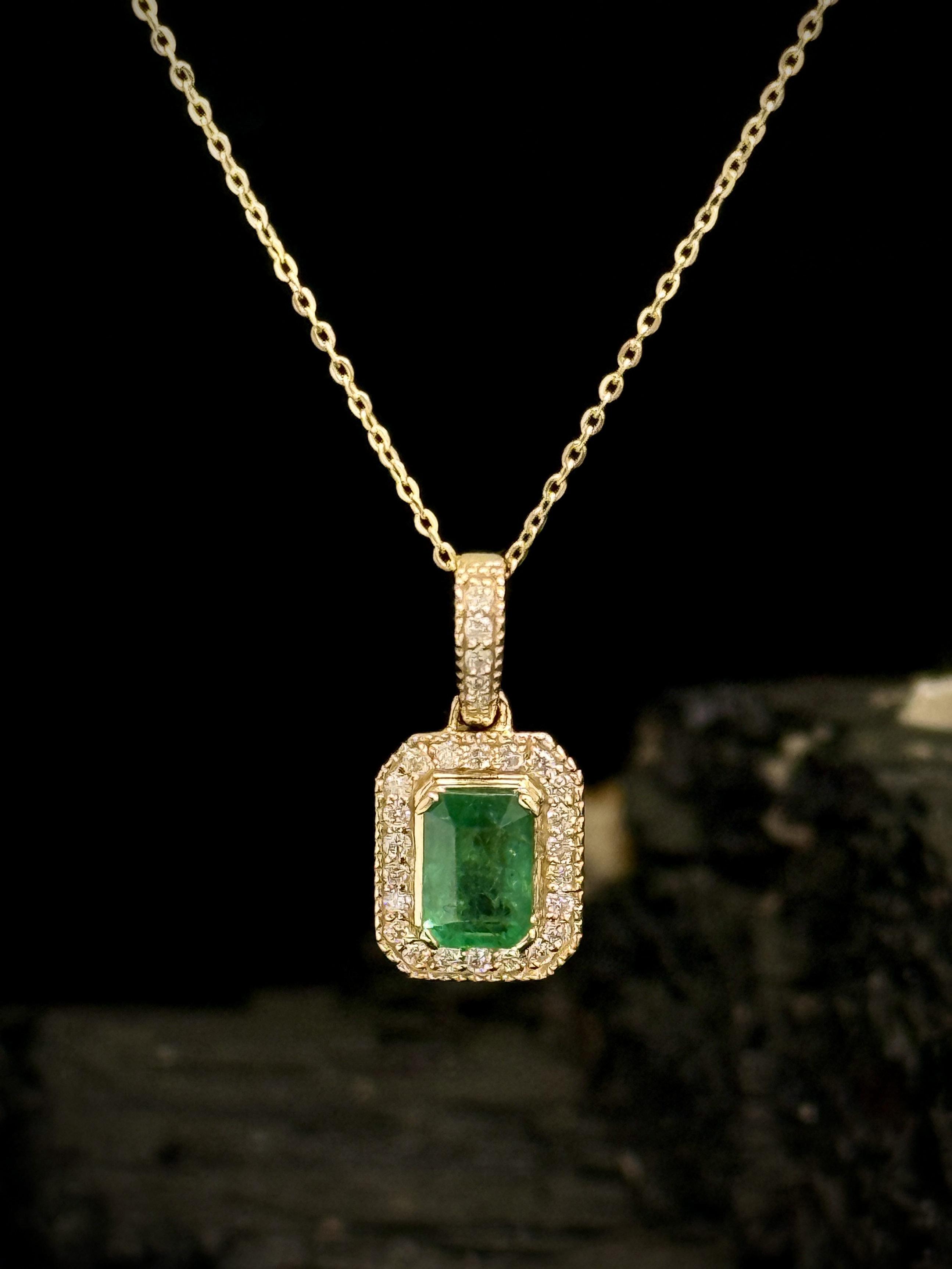 Emerald Pendant w/Chain-401204